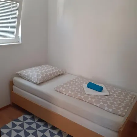 Josipa * ביוגראד נה מורו