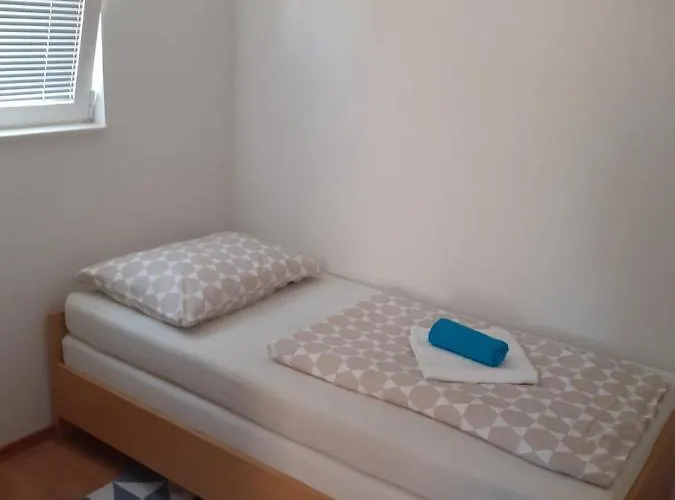 Josipa * ביוגראד נה מורו