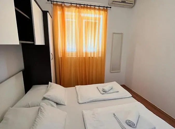 Josipa * ביוגראד נה מורו